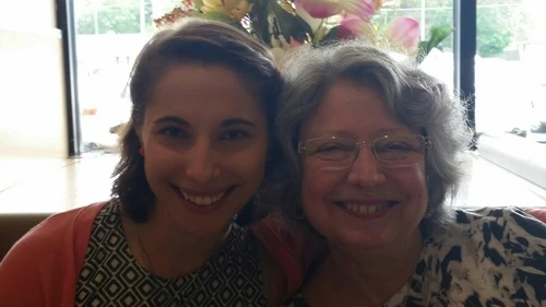 Click photo to download. Caption: Salomon Center for American Jewish Thought Fellow Eliana Rudee (left) and Senior Editor Joanie Berger enjoy lunch in Chicago. Credit: Paul Miller.