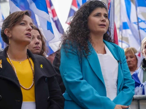 Deputy Foreign Minister Sharren Haskel (right) and Chargé d’Affaires Daniela Grudsky from the Israel embassy in London attend a rally in Manchester marking two years since the Oct. 7 attacks, alongside members of the local Jewish community and the Conservative Friends of Israel, Oct. 7, 2025. Source: @IsraelinUK/X.
