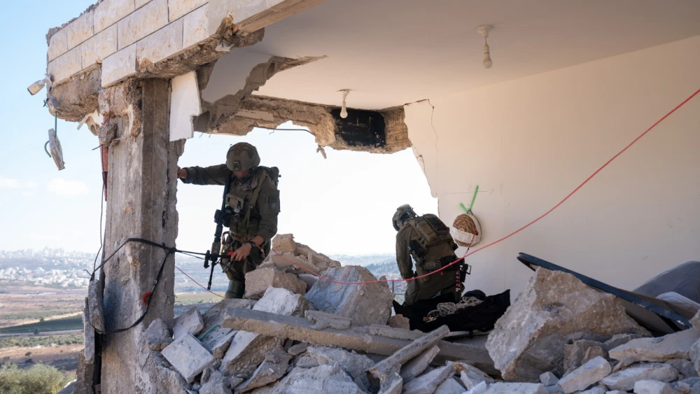 IDF troops prepare on Oct. 7 for the demolition of a home of a Palestinian terrorist who shot and killed Netanel Shukrun, father of six, last month in Samaria. Credit: IDF.