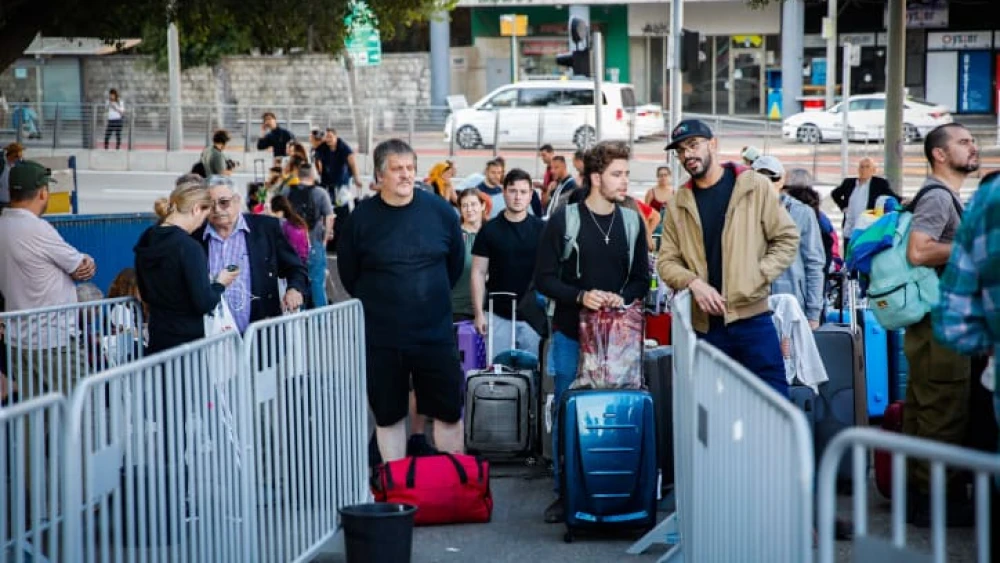 U.S. citizens arrive at the port of Haifa to be evacuated to Cyprus, Oct. 16, 2023. Credit: Flash90.