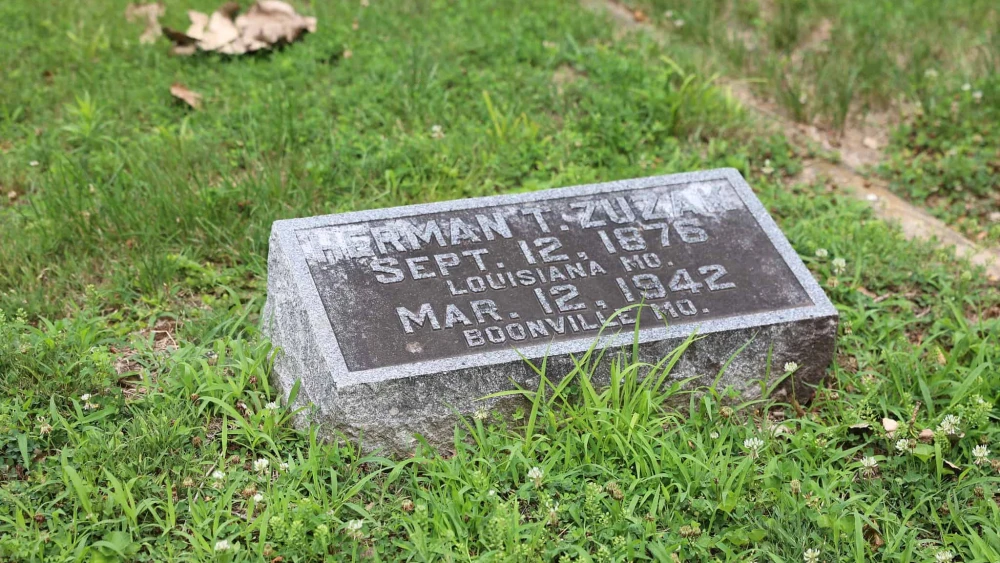 Herman Zuzak gravestone at Gates of Peace Jewish Cemetery in Louisiana, Mo. Photo by Bill Motchan.
