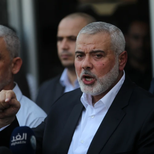 Hamas chief Ismail Haniyeh (right) and leader in Gaza Yahya Sinwar speak to the press in the southern Strip, Sept. 19, 2017. Photo by Abed Rahim Khatib/Flash90.