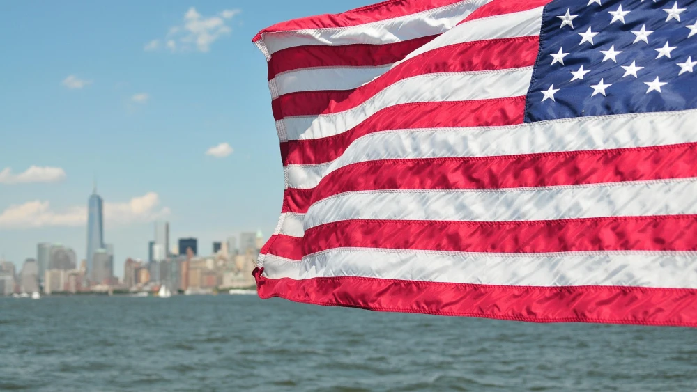 U.S. flag, Manhattan. Credit: tammo/Pixabay.