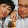 Miriam and Yoni Baumel hold a picture of their son, Zachary Baumel, who went missing in the Battle of Sultan Yacoub in 1982, in Jerusalem on July 7, 2003. Photo by Flash90.