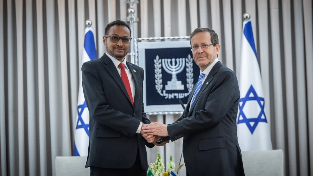 Israeli President Isaac Herzog welcomes Somaliland’s first ambassador to Israel, Dr. Mohamed Hagi, during a ceremony at the President’s Residence in Jerusalem, May 18, 2026. Credit: Yonatan Sindel/Flash90.