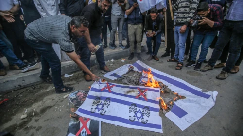 Gaza City residents burn Israeli flags and pictures of Israeli officials after a Jerusalem Magistrate's Court ruled that Jews may pray on the Temple Mount. May 25, 2022. Photo by Attia Muhammed/Flash90.