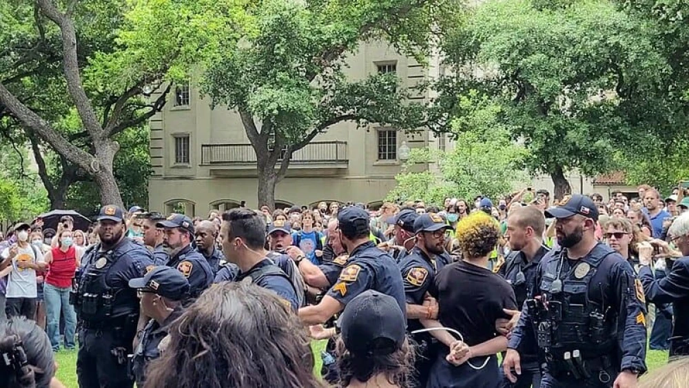 Ut Austin Riots Campus chaos: Violent protesters disrupt university life across America ...