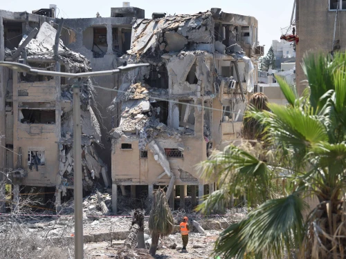 Rescue teams inspect the damage to buildings struck by an Iranian ballistic missile in central Israel, June 19, 2025. Photo by Gili Yaari/Flash90.