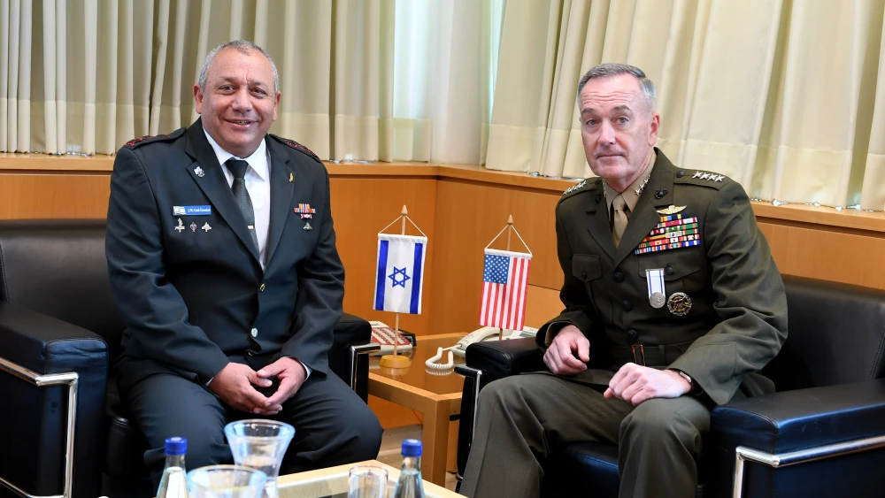 Chairman of the Joint Chiefs of Staff of USA Army, General Joseph Dunford, meets with IDF Chief of Staff Gadi Eizenkott, at the Israeli Defense Forces headquarters in Tel Aviv, May 9, 2017. Credit: Matty Stern/USA Embassy of Tel Aviv.