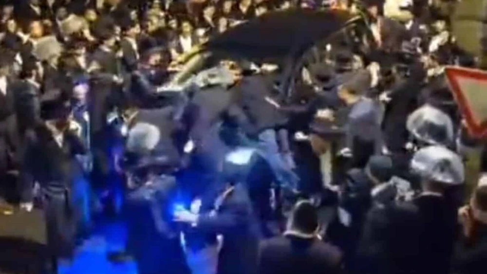 Haredim surround the car of Shas Party MK Yoav Ben-Tzur in Jerusalem, Nov. 15, 2025. Credit: Twitter/N12.