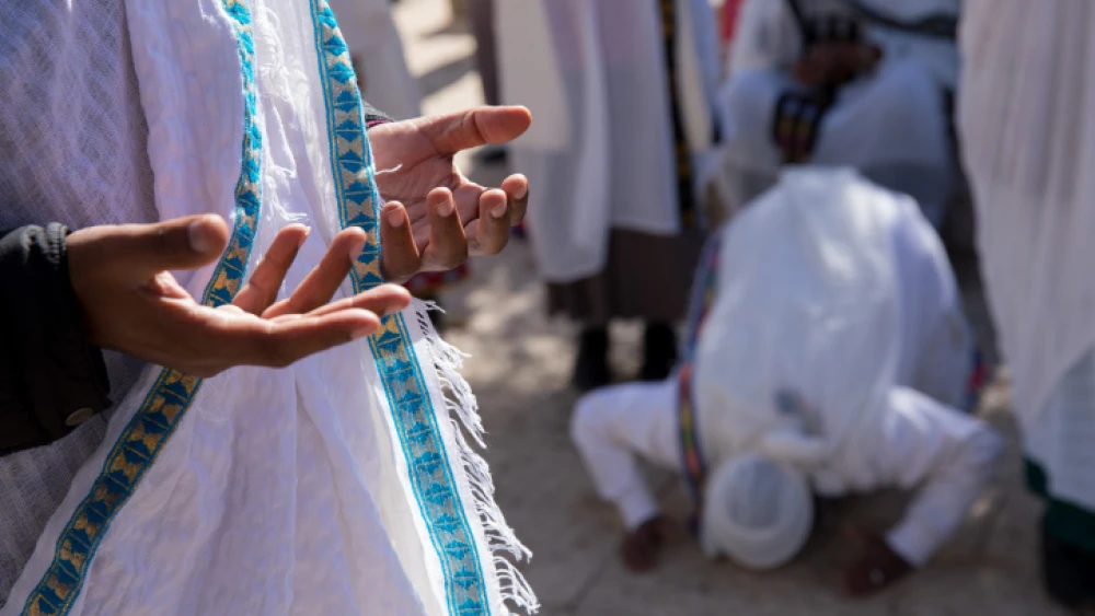 An Ethiopian Jewish woman prostrates during Sigd holiday, in Jerusalem on Nov. 27, 2019. Photo by Olivier Fitoussi/Flash90.