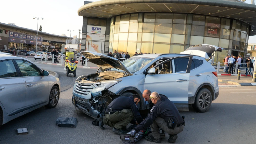 The scene of a car ramming and stabbing attack outside the big shopping center in Beer Sheva, southern Israel, on March 22, 2022. Photo by Flash90