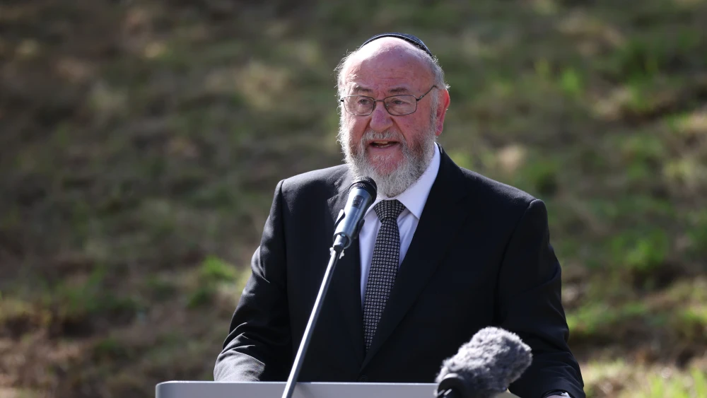 Chief Rabbi Ephraim Mirvis speaks during the the Commemoration of the 25th anniversary of 9/11 attacks at Queen Elizabeth Olympic Park on Sept. 11, 2026 in London. Photo by Dan Kitwood/Getty Images.