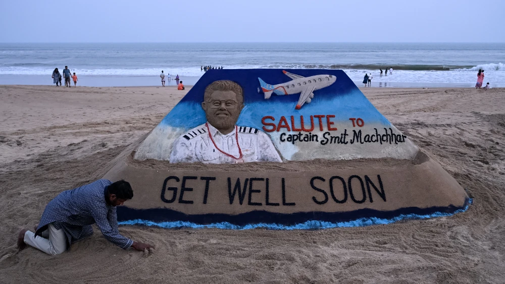 A sculpture made by India's sand artist Sudarsan Pattnaik depicts India's pilot Smit Machchhar, the captain of flydubai flight FZ 1073, at a beach in Odisha's Puri city on Oct. 1, 2026. Photo by AFP via Getty Images.