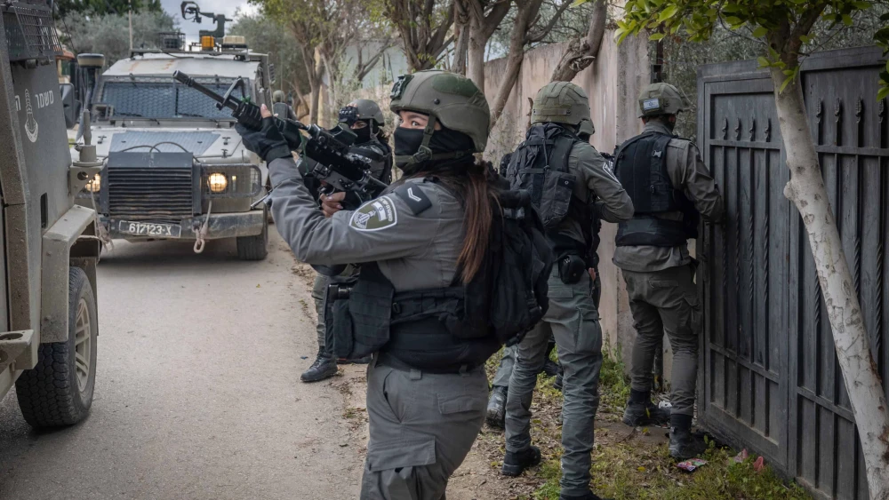 Israeli Border Police officers seen during an operation in the Samaria city of Jenin, February 23, 2025. Photo by Chaim Goldberg/Flash90.