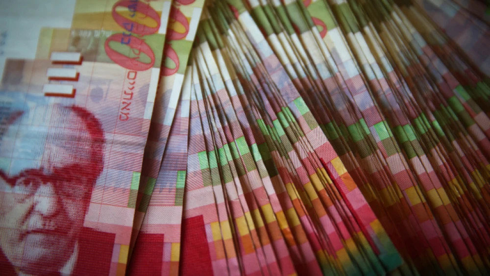 Illustrative photo of 200-shekel bills. Photo by Nati Shohat/Flash90.