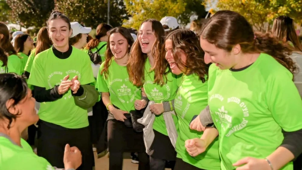 Students from JNF-USA’s Alternative Winter Break, Tiferet, Machon Maayan, Amudim, Aish Gesher Women and Midreshet AMIT dance and sing with ADI residents and special-education students at ADI’s second annual “Race for Inclusion” on Dec. 29, 2022.