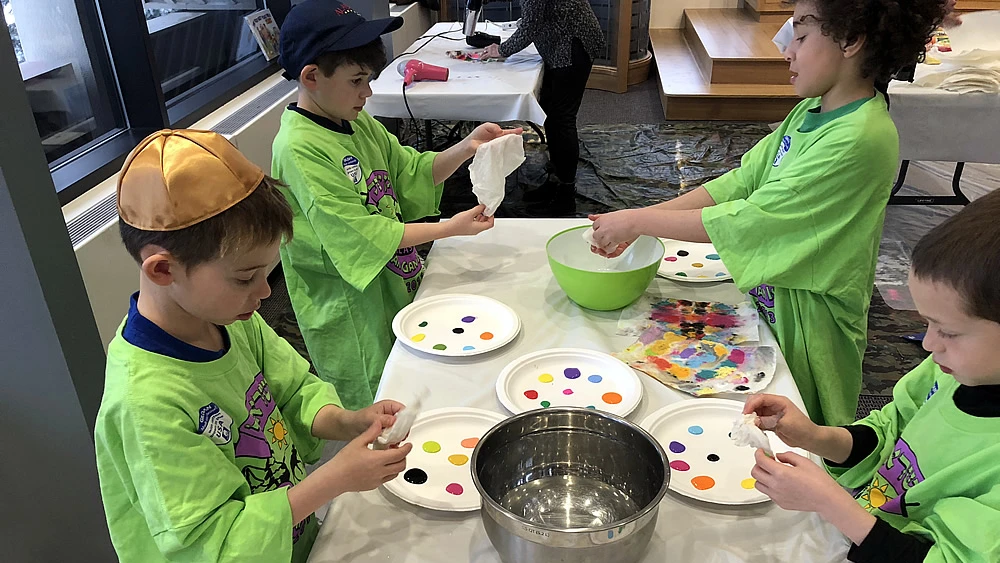 Busy making art projects at the Jewish Camp Gan Israel adventure in Anchorage, Alaska. Credit: Gan Izzy Alaska In-Service Day Winter Camps 2019.