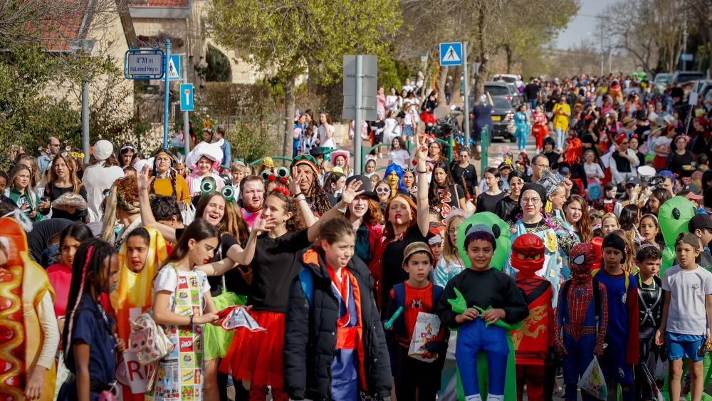Children from the Asa Chayil School take part in the Adloyada Purim parade in Efrat, March 5, 2023. Photo by Gershon Elinson/Flash90.