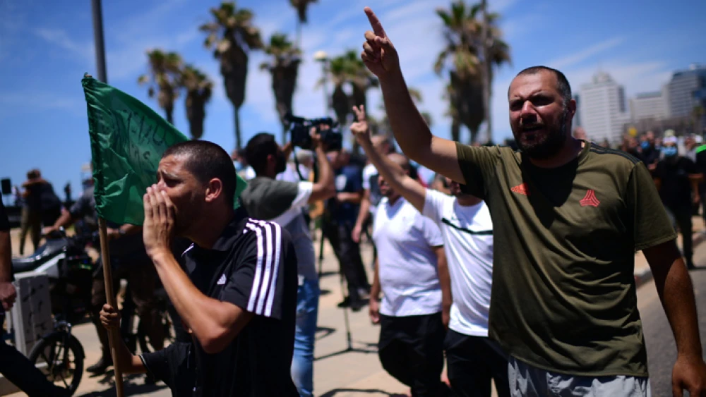 Arab citizens protest against the decision by the Tel Aviv Municipality to demolish a former Muslim burial ground to make way for a new homeless shelter and commercial space, June 12, 2020. Photo by Tomer Neuberg/Flash90.