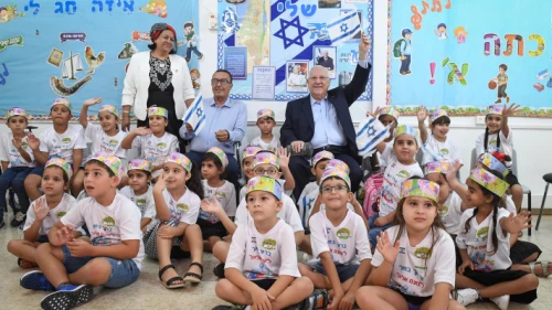 Israeli President Reuven Rivlin visits students at the religious school “Noam Eliyahu” in the southern city of Netivot on the first day of school on Sept. 2, 2018. Photo by Mark Neyman/GPO.