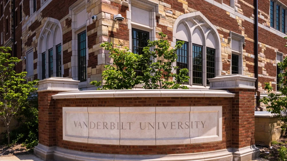 Campus seders fill stadiums as Chabad events draw massive crowds of proud confident Jews