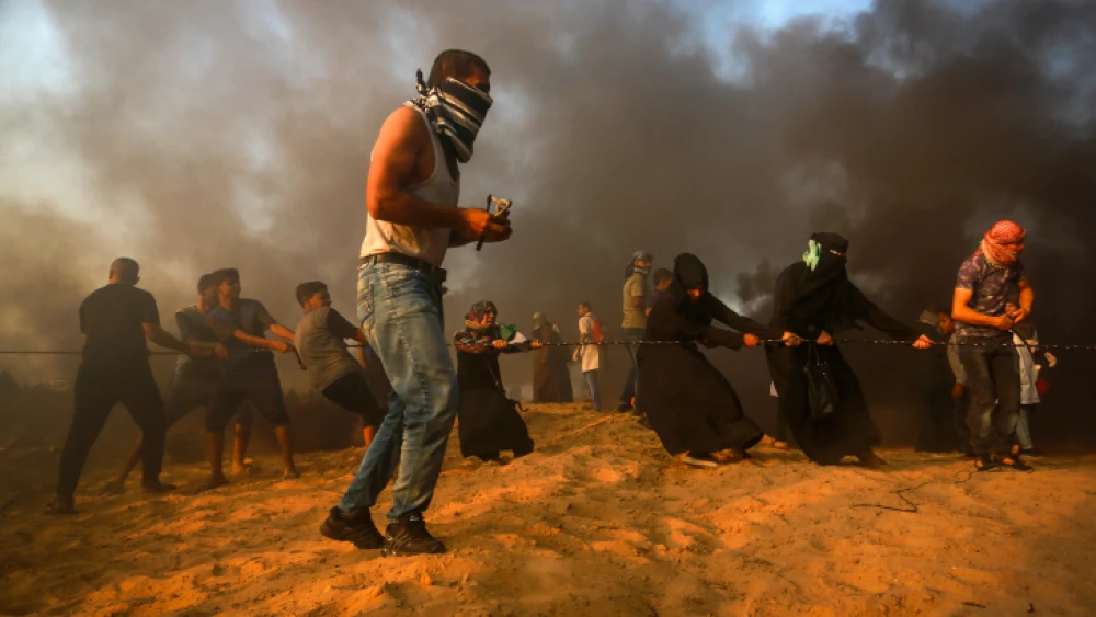 Palestinian protesters clash with Israeli security forces near the Gaza-Israel border on Sept. 28, 2018. Photo by Abed Rahim Khatib/Flash90.