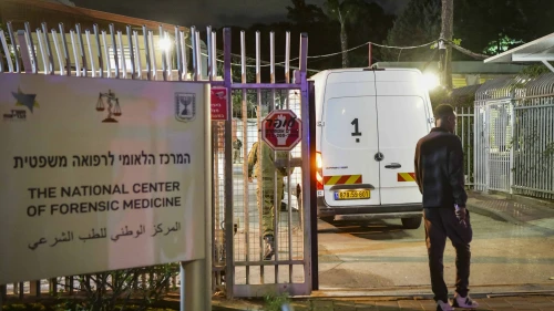 Israeli security forces pay their respects as a convoy carrying the body of a hostage arrives at the Abu Kabir Forensic Institute in Tel Aviv, Nov. 25, 2025. Photo by Avshalom Sassoni/Flash90.