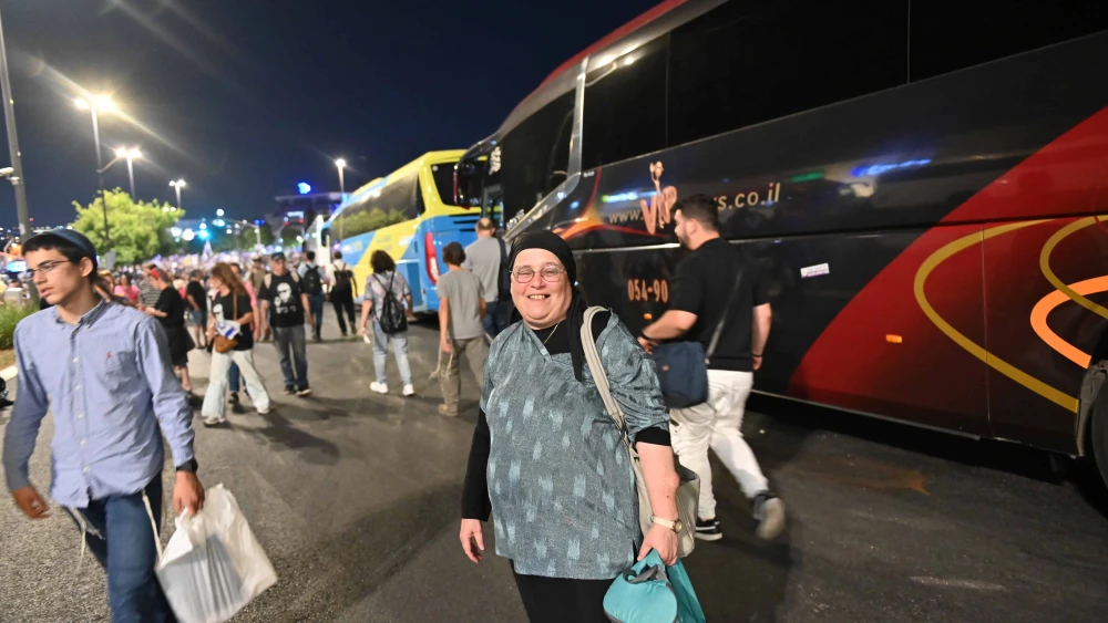 Ayelet Keene attends a rally in support of the Israeli government, outside the Supreme Court in Jerusalem, on June 5, 2025. Photo by Canaan Lidor.