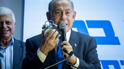 Likud Party head Benjamin Netanyahu attends a campaign event in Ma'aleh Adumim, Oct. 27, 2022. Credit: Yonatan Sindel/Flash90.