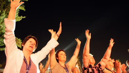 Worshippers of God TV pray in the Old City of Jerusalem during an event of the GOD TV on May 14, 2008. Photo by Kobi Gideon/Flash90.