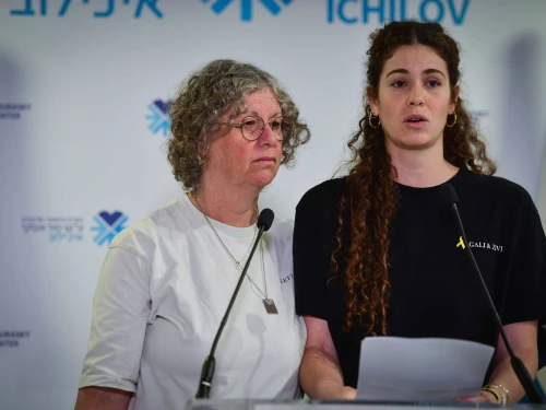 Family members of released hostage Keith Siegel hold a press conference at Tel Aviv Sourasky Medical Center (Ichilov Hospital), Feb. 3, 2025. Photo by Avshalom Sassoni/Flash90.