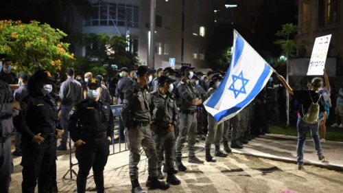 Protesters attend a demonstration against Israeli Prime Minister Benjamin Netanyahu and the nationwide lockdown in Tel Aviv on Oct. 6, 2020. Photo by Gili Yaari/Flash90.