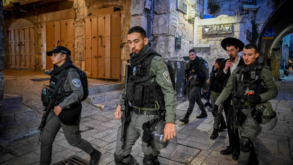 Israel Border Police officers patrol in Jerusalem's Old City during Ramadan, March 11, 2024. Photo by Arie Leib Abrams/Flash90.
