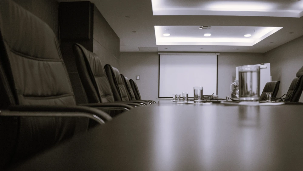 An empty conference room. Credit: Leandro Alamino/Pexels.