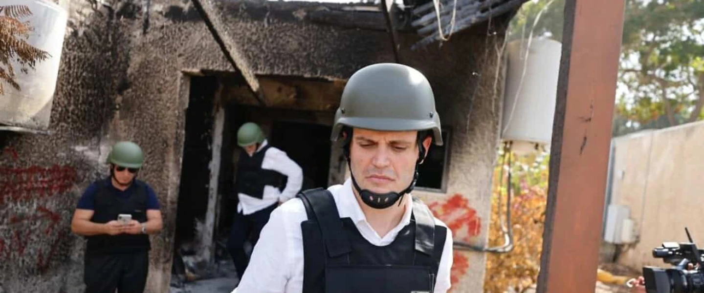 Yonathan Arfi tours the site of a Hamas attack in Israel in October 2023. Photo credit: Olivier Fitoussi/Israel Experience.