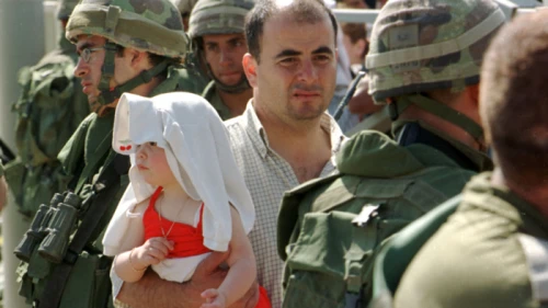 Israeli military forces and Lebanese refugees during Israel's withdrawal from Lebanon on May 29, 2000. Photo by Flash90.