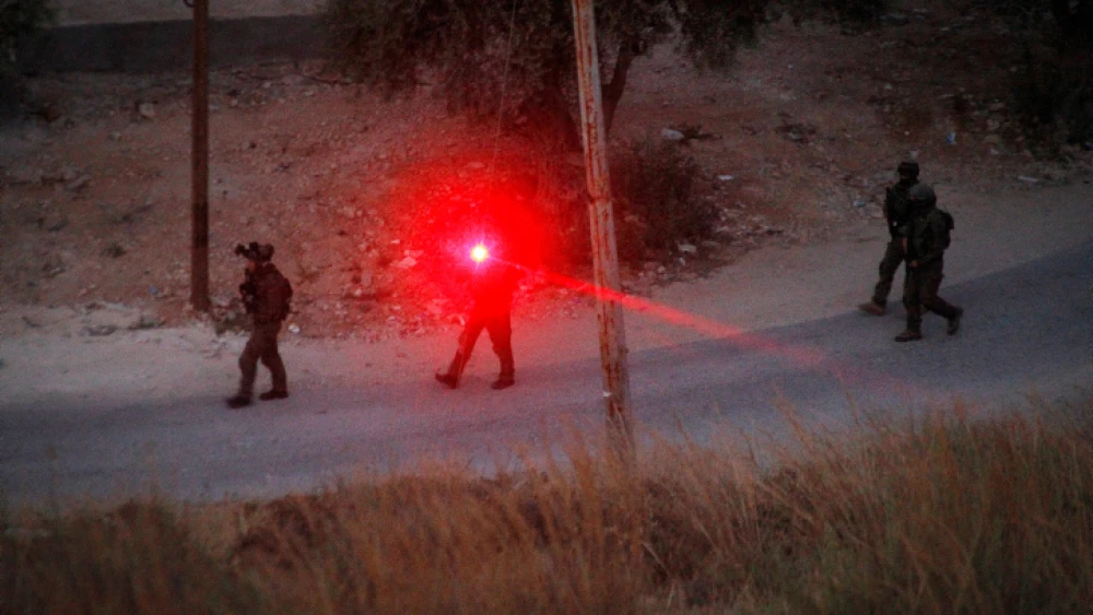 Israeli forces patrol near the house where Hamas terrorist Mohammad al-Fakih, who murdered Rabbi Michael Mark in a terror attack, was shot dead by Israeli troops during a raid in the West Bank village of Surif, near Hebron on July 27, 2016. Photo by Wisam Hashlamoun/Flash90.