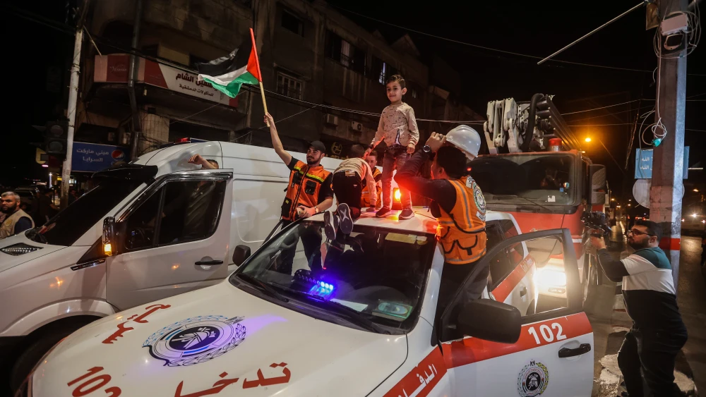 Palestinians celebrate on the street after Palestinian factions and Israel agreed on a ceasefire, in Gaza, May 13, 2023. Photo by Atia Mohammed/Flash90