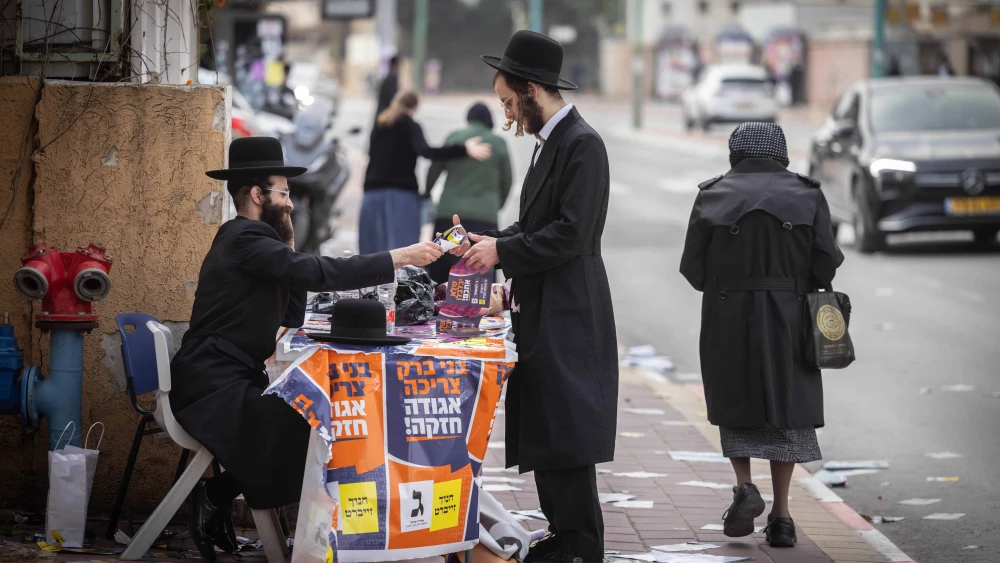 Haredi Jews in the Tel Aviv suburb of Bnei Brak, Feb. 27, 2024. Photo: Chaim Goldberg/Flash90.