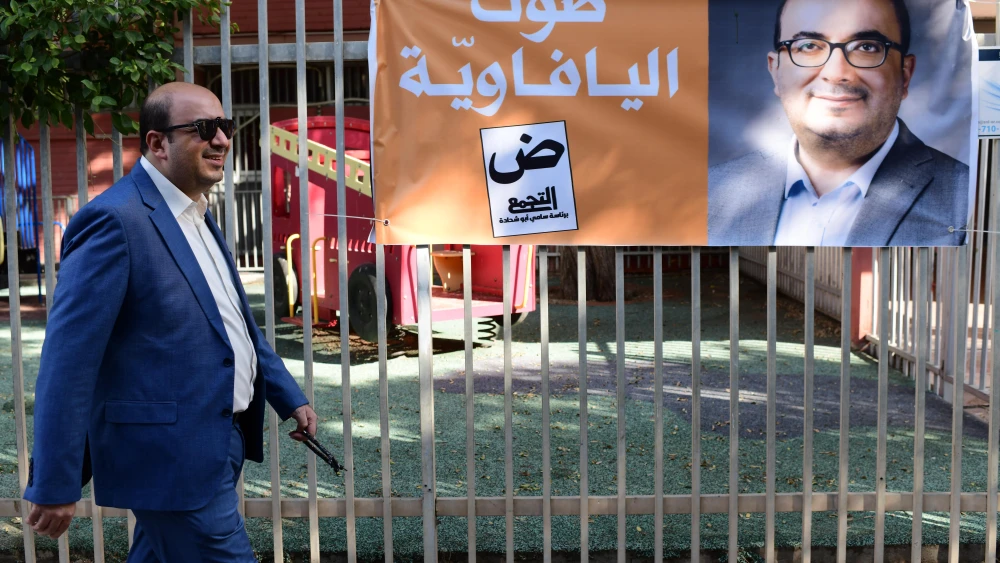 Head of the Balad party MK Sami Abu Shehadeh arrives to cast his vote a voting station, on Nov. 1, 2022, for the Israeli general elections. November 1, 2022. Photo by Tomer Neuberg/Flash90.