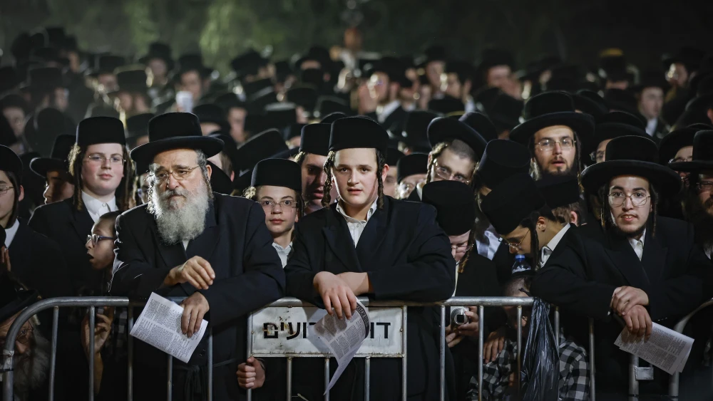 Thousands of men and boys from the Sanz Chassidic Jewish dynasty protest outside the military prison near Kfar Yona, in central Israel, against the jailing of seminary students who failed to comply with an army recruitment order, July 16, 2026. Photo by Tal Gal/Flash90.