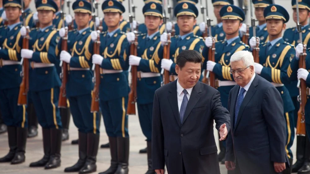 Chinese President Xi Jinping and Palestinian Authority President Mahmoud Abbas during a previous visit by Abbas to Beijing. Source: Twitter.