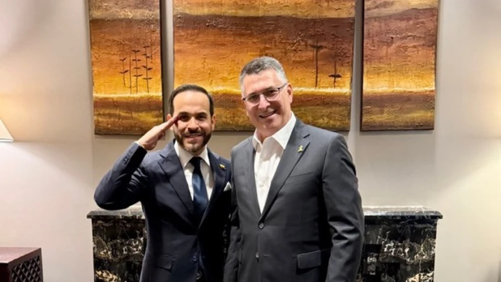 Israeli Foreign Minister Gideon Sa'ar with the Colombian presidential frontrunner Abelardo De La Espriella in a 2025 meeting in Argentina.  Credit: Israeli Ministry of Foreign Affairs