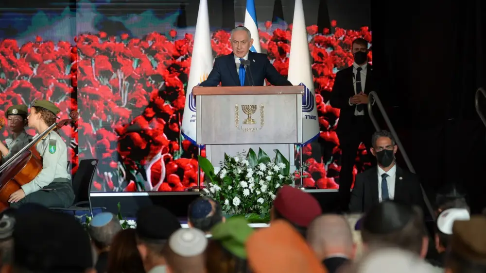 El primer ministro Benjamin Netanyahu habla en el Monte Herzl, en Jerusalén, en la ceremonia estatal en memoria de los soldados y efectivos de seguridad caídos el 7 de octubre de 2023 y en la guerra posterior, el 5 de octubre de 2026. Foto: Maayan Toaf/GPO.