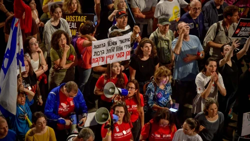 A mass anti-government protest demanding the release of Israeli hostages held by Hamas in Gaza, Tel Aviv, April 27, 2024. Photo by Avshalom Sassoni/Flash90.