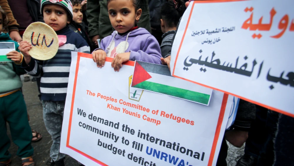 Palestinians take part in a protest against aid cuts, outside the U.N. offices in Khan Younis in the southern Gaza Strip, Jan. 28, 2018. Photo: Abed Rahim Khatib/ Flash90.
