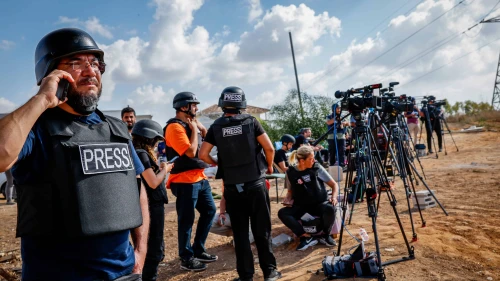 Reporters on a hill overlooking the Gaza Strip from the southern Israeli city of Sderot, Oct. 19, 2023. Photo by Nati Shohat/Flash90.