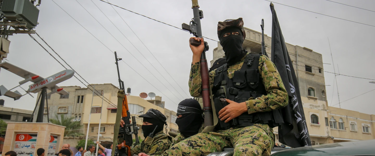 Members of the Ezzedeen Al-Qassam Brigades attend the funeral of six Ezzedeen Al-Qassam Brigades fighters at a cemetery in Deir Al Balah refugee camp in central Gaza, May 6, 2018. Photo by Abed Rahim Khatib/Flash90.