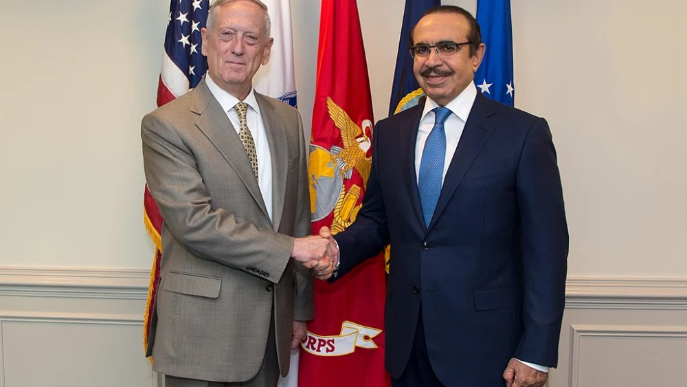 U.S. Defense Secretary Jim Mattis with Bahrain’s Interior Minister Rashid bin Abdullah Al Khalifa at the Pentagon in Washington, D.C., July 13, 2017. Photo: U.S. Army Sgt. Amber I. Smith/DOD via Wikimedia Commons.